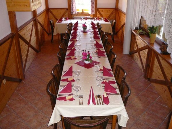 Salonek v v Agrocentru Ohrada vhodný pro firemní akce i rodinné oslavy